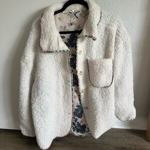 Women's Fuzzy Sherpa Jacket with floral lining Size Medium